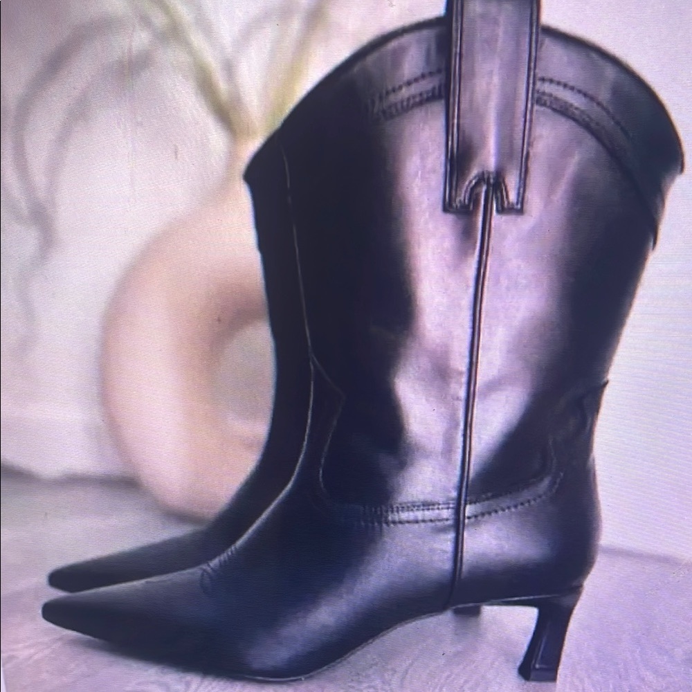 Elegant Black Leather Women's Boots